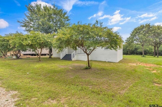 Building Photo - 441 N Hill Rd