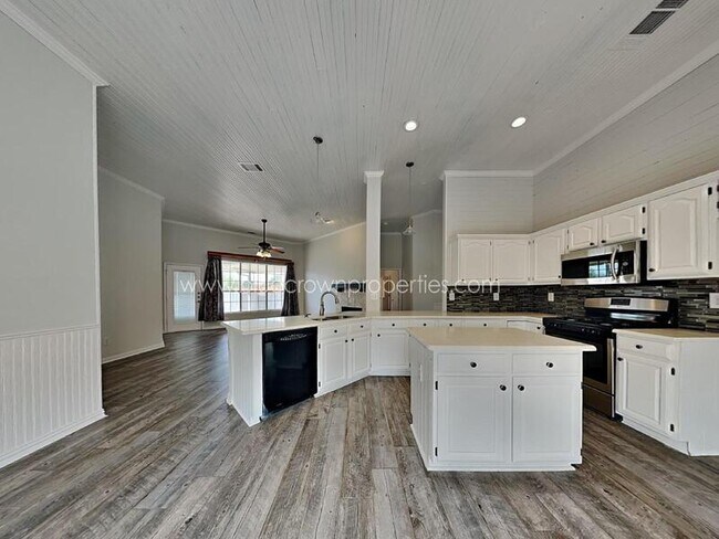 Building Photo - 7513 Silverthorn Dr