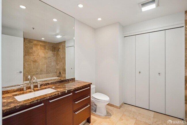 Building Photo - 425 1st St