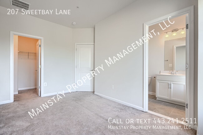 Building Photo - 207 Sweetbay Ln
