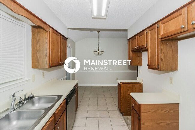 Building Photo - 3 Bedroom Pet-Friendly Home in memphis, TN with Main Street Renewal