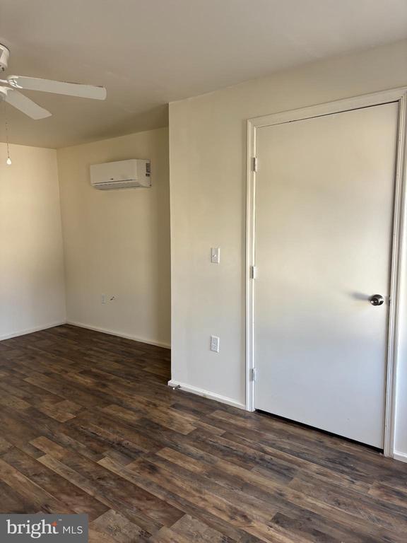 Building Photo - 722 W Stephen St