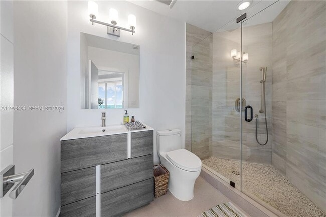 Building Photo - 700 NE 25th St