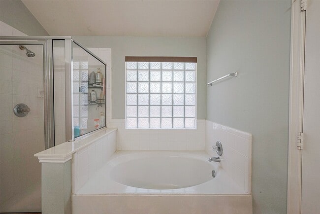 Building Photo - 1602 Rustic Hollow Ln