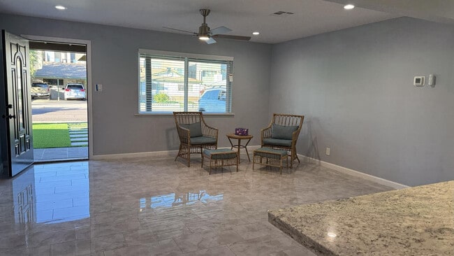 Building Photo - 6843 E Loma Land Dr