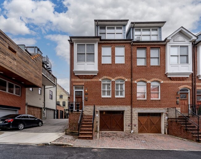 Primary Photo - 1009 S Decker Ave