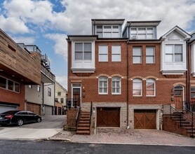 Building Photo - 1009 S Decker Ave