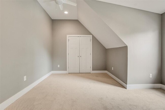 Building Photo - 5109 Lott Ave