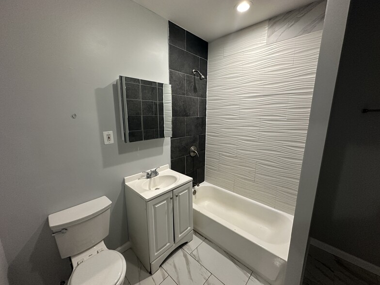 Building Photo - 18 Atlantic St