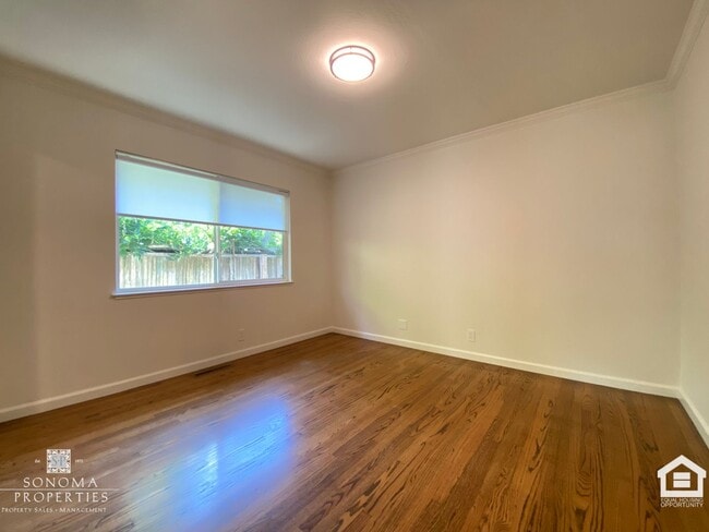 Building Photo - Charming 2bd/2ba House in Downtown Sonoma!