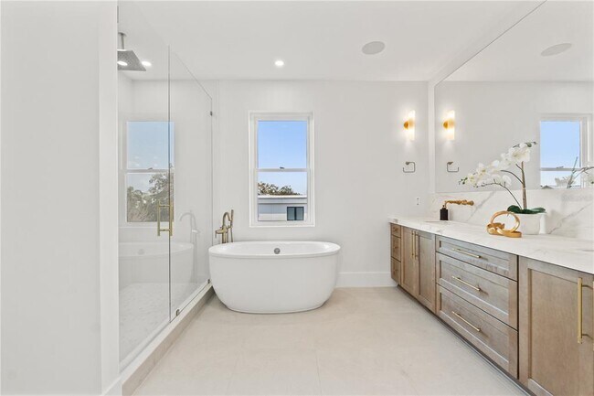 Building Photo - 531 Danube Ave