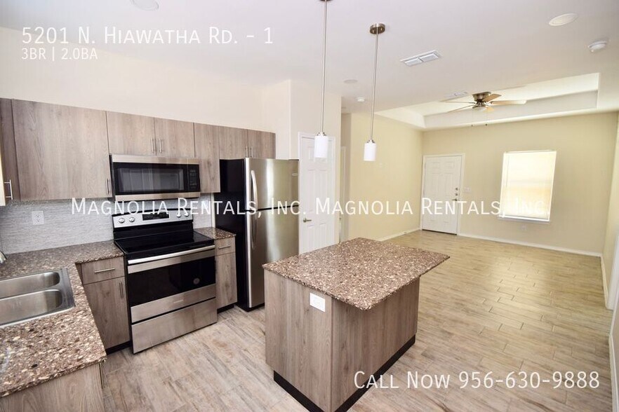 Building Photo - 5201 N Hiawatha Dr