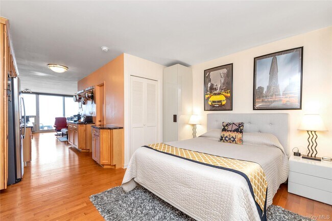 Building Photo - 830 Shore Rd