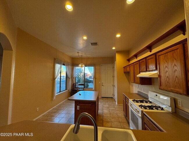 Building Photo - 5320 N Bremont Way