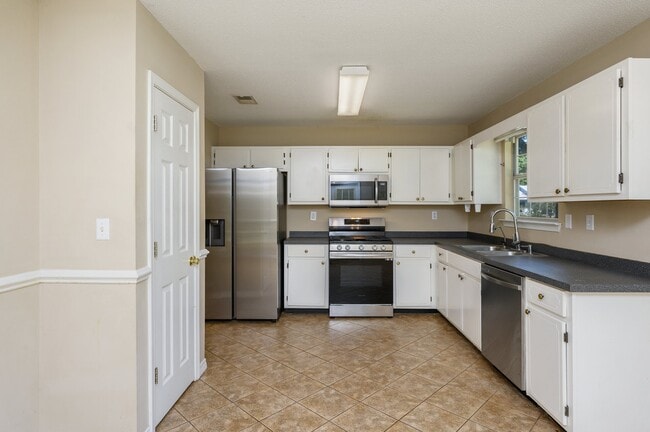 Building Photo - 4863 Kensington Ln