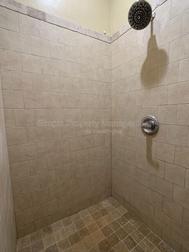 Building Photo - 14870 Gilbert St