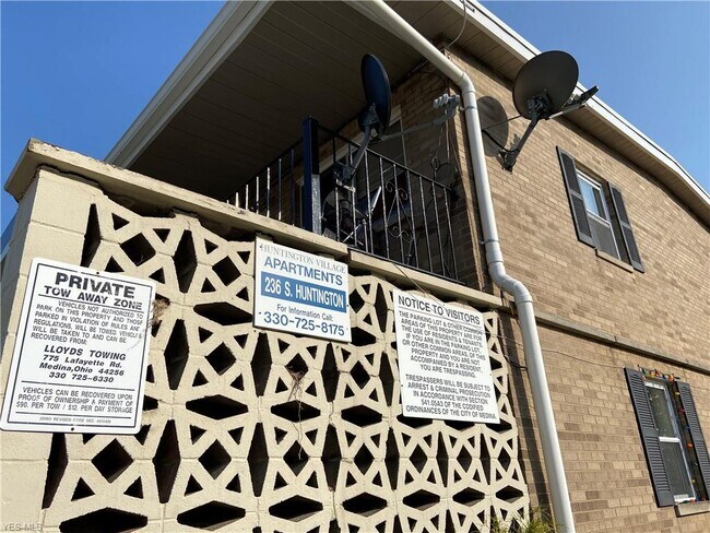 Primary Photo - 236 N Huntington St