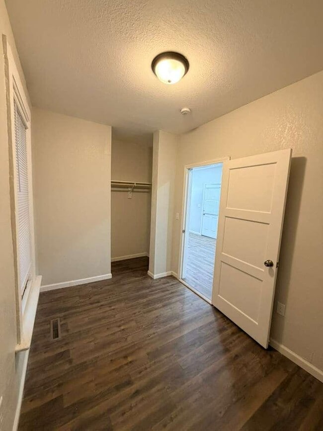 Building Photo - 651 W Bruce St