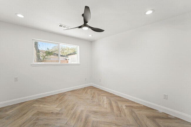 Building Photo - 10722 Lynbrook Dr