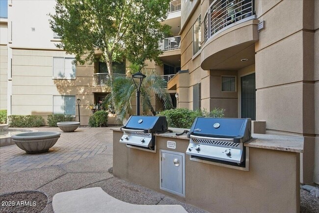 Building Photo - 1701 E Colter St