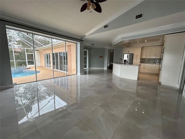 Building Photo - 6719 Fairway Cove Dr