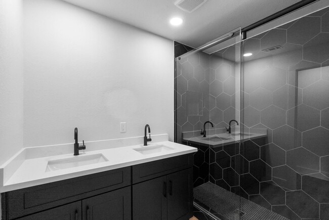 Building Photo - 62 Greenbriar Dr