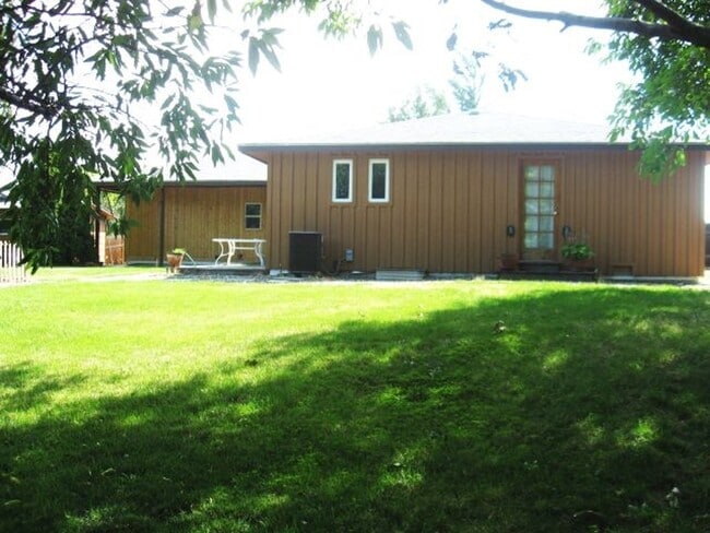 Building Photo - 5007 W Irving St
