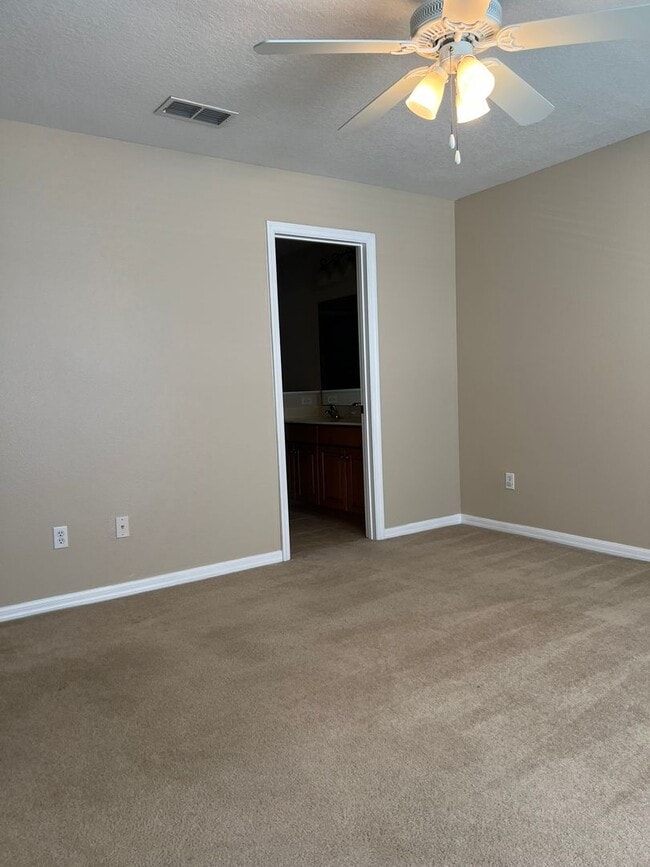 Building Photo - Gated 3/2.5 Townhouse with Garage in Altam...
