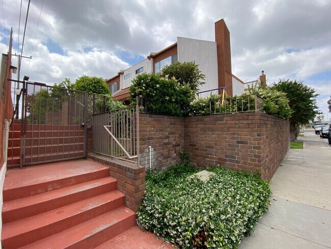 Building Photo - Available April 2026: 3 Bedroom, 2.5 Bathroom Townhouse with Attached Garage and Washer and Dryer...