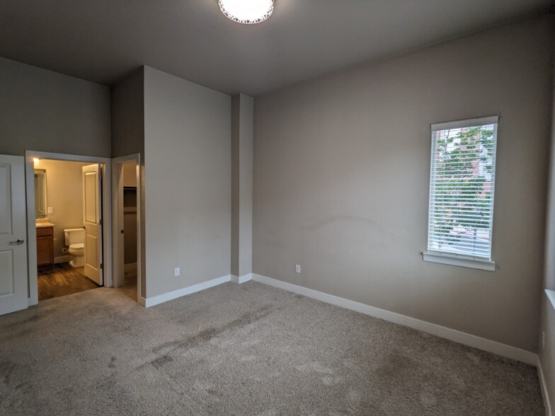 Building Photo - 14341 E Tennessee Ave