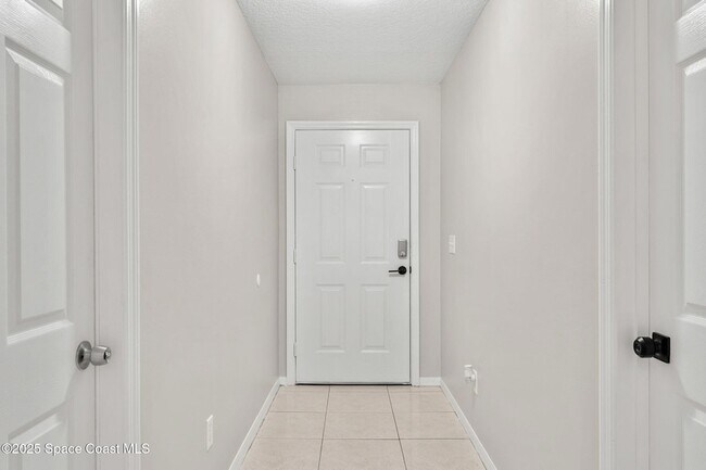 Building Photo - 158 Empress Ave
