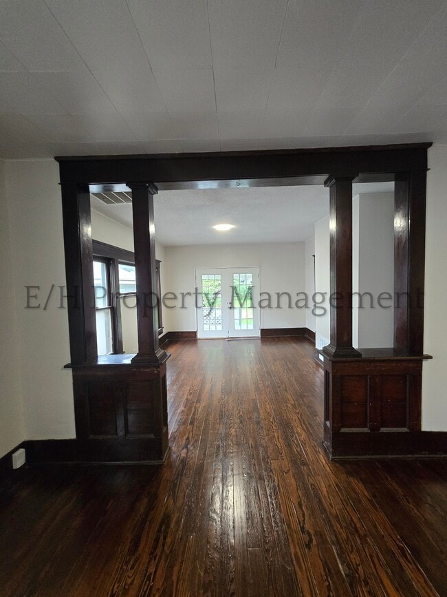Building Photo - 1305 S Water St