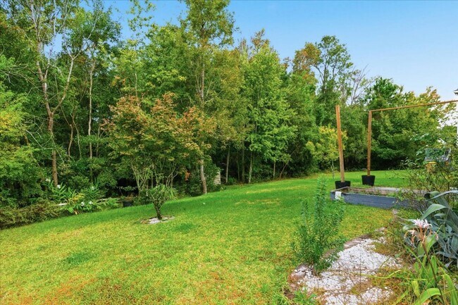 Building Photo - Welcome to Your Ideal Home: Where Luxury a...