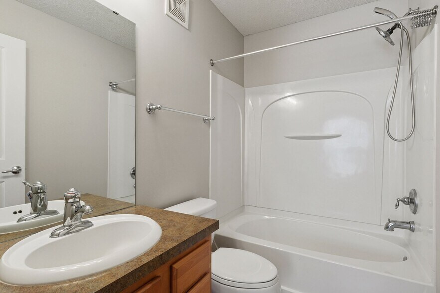 Building Photo - 15146 Fanning Dr N