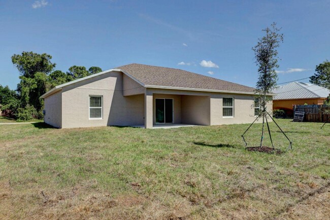 Building Photo - 1294 SW Patricia Ave
