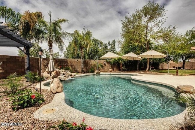 Building Photo - 2720 S Los Altos Pl