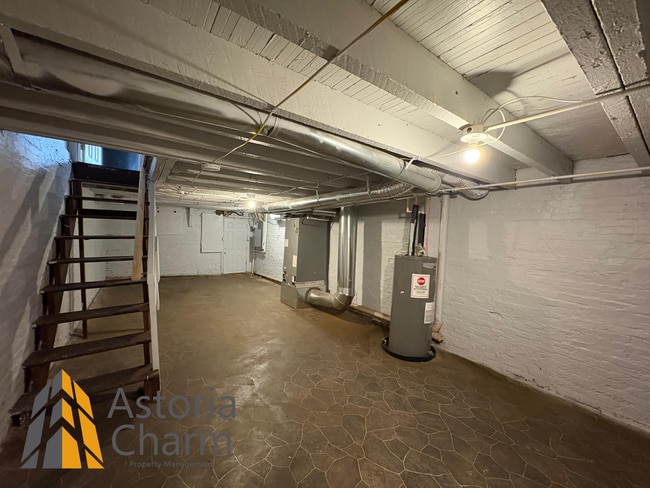 Building Photo - Bright 3 Bedroom Home with Private Basemen...