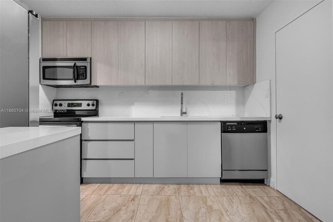 Building Photo - 5401 Collins Ave