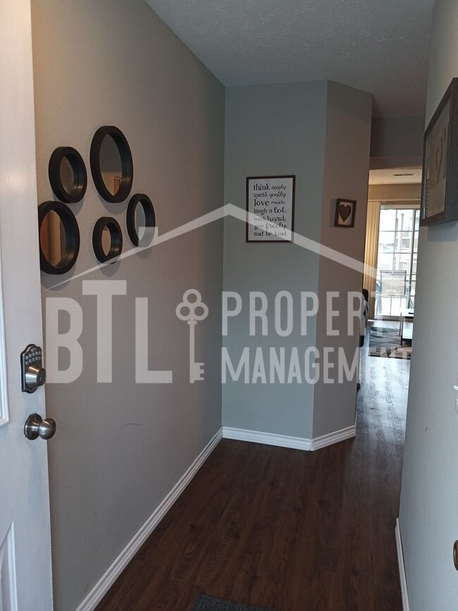 Building Photo - Great Walk-In Unit!