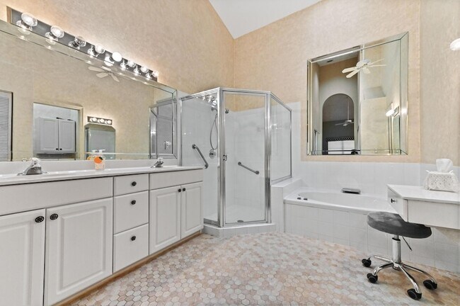 Building Photo - 8319 Horseshoe Bay Rd