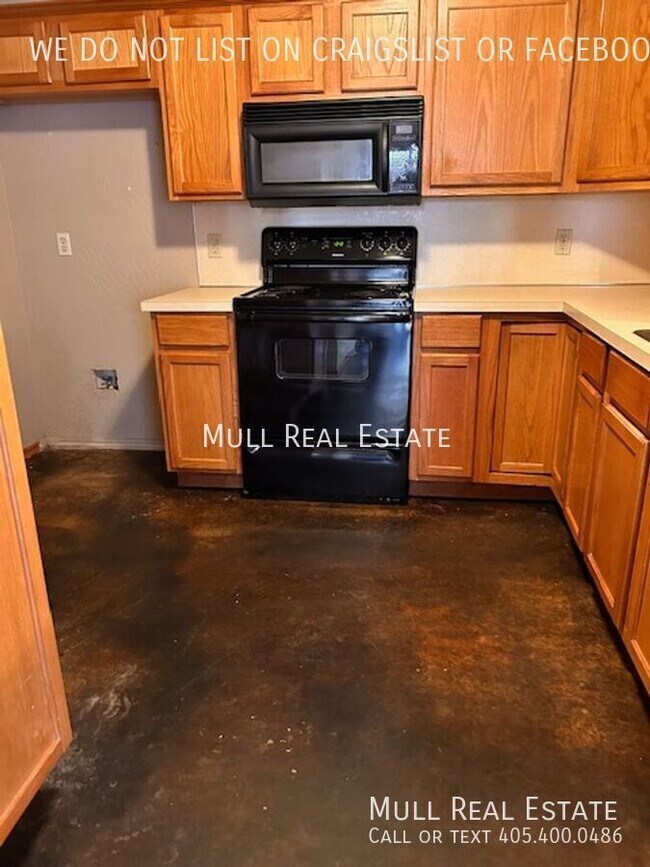 Building Photo - 2828 SE 89th Terrace