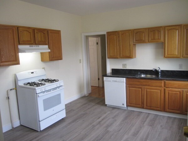 Primary Photo - 9 Inwood St