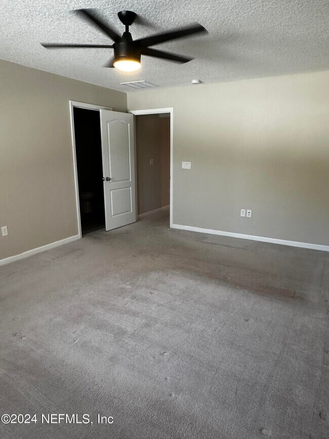 Building Photo - 7371 Palm Hills Dr