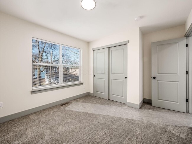 Building Photo - 384 Whitethorne Ave