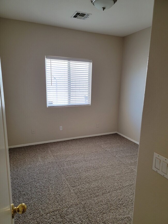 Building Photo - Fantastic 4-Bedroom, 2-Bathroom home For Rent in Avondale!