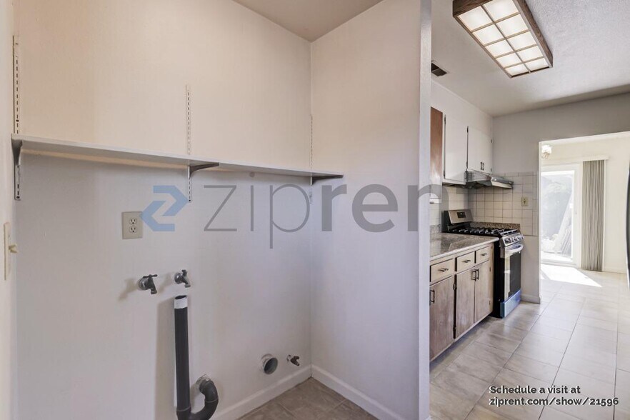 Building Photo - 1706 Hibbard St