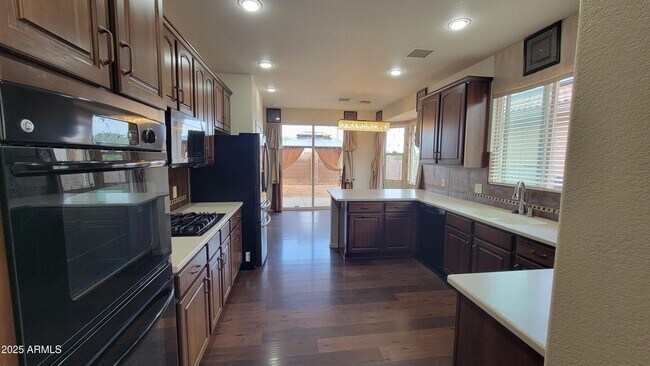 Building Photo - 333 Bainbridge Dr