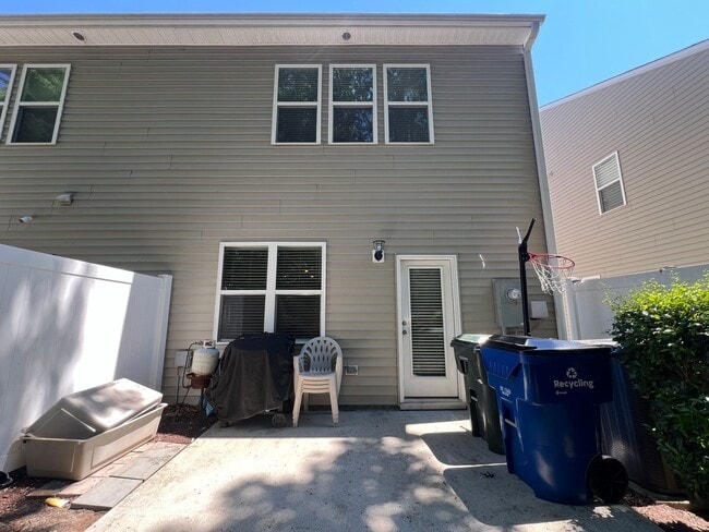 Building Photo - **OFFERING WAIVED APPLICATION FEES & $150 MOVE IN PROMOTION** Newly Remodeled 3BD, 2.5BA Raleigh ...