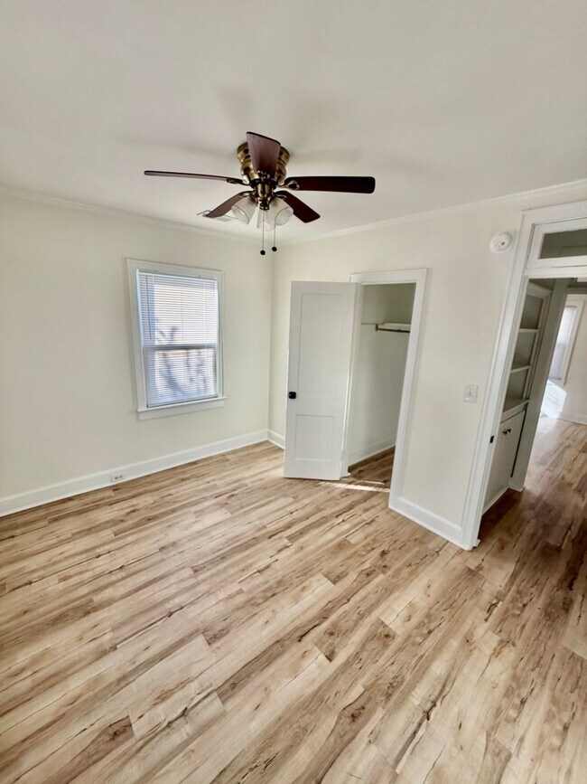 Building Photo - Bungalow in Desirable Rosewood area