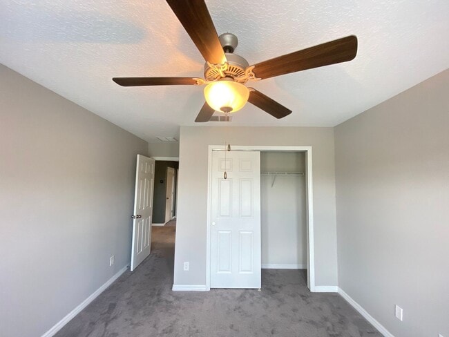 Building Photo - WINDERMERE TRAILS - 3BR/2.5BA PLUS DEN - WALK TO THE PARK